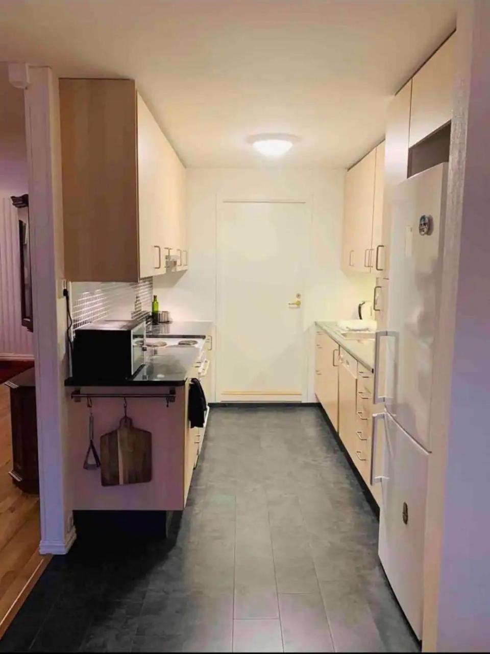 Arctic Inn, Cozy Single Bed Private Room In A Shared Apartment With Stunning Tromso Views Exteriör bild
