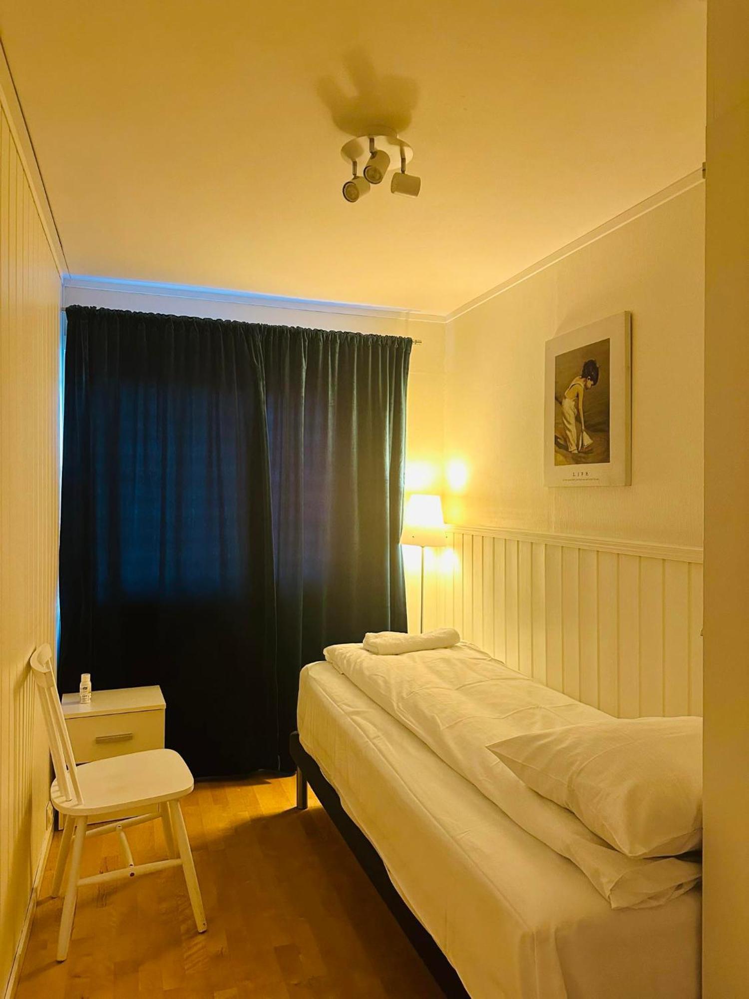 Arctic Inn, Cozy Single Bed Private Room In A Shared Apartment With Stunning Tromso Views Exteriör bild
